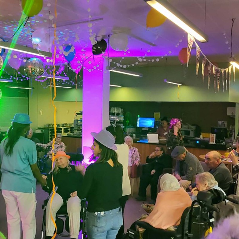 Soirée discothèque ! Parce que la vie ne s’arrête pas en EMS